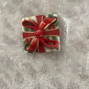 Tiffany & Co. TIFFANY HOLIDAY Garland Ribbon TRINKET BOX - RARE & Retired.